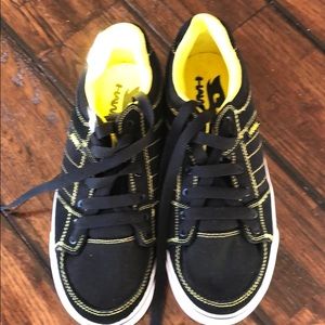 Boys Size 7 Hawk Skater Shoes NEW Black & Yellow